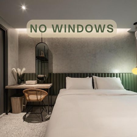 Goose Living Hotel Bangkok Exterior photo